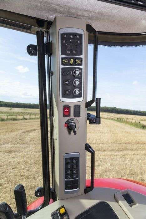 panel sterowania EHR w ciągniku Massey Ferguson