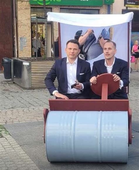 Wczesny prototyp elektrycznego wózka platformowego