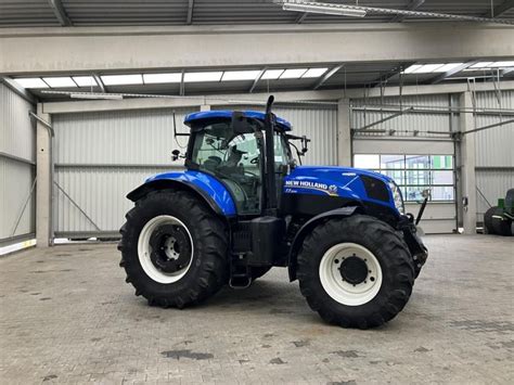 Detailed technical drawing of the New Holland T7.200 AutoCommand engine