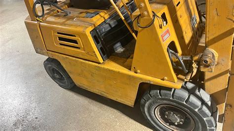 Thematic photo of a Komatsu FG14 forklift at work in a warehouse