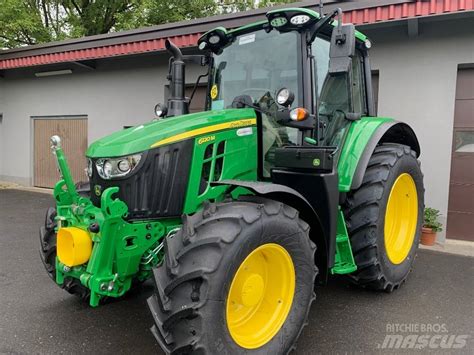 Zdjecie metalowego modelu ciągnika John Deere 6120 M w skali 1:32