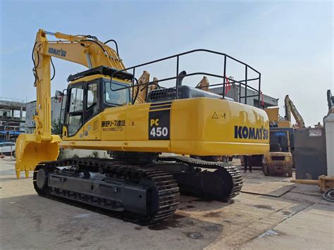 zdjęcie koparki Komatsu PC450 w akcji