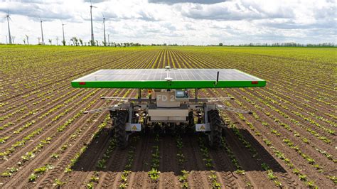 Schemat budowy autonomicznego siewnika Farmdroid FD20 z panelami solarnymi