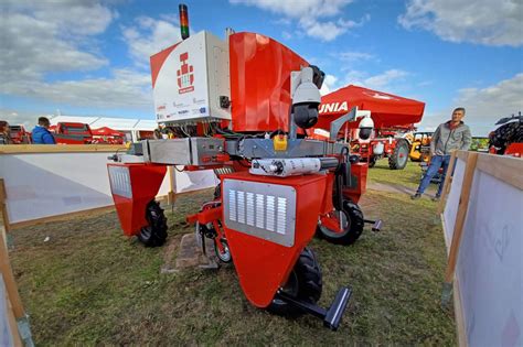 Wizualizacja polskiego autonomicznego robota polowego (Unia)