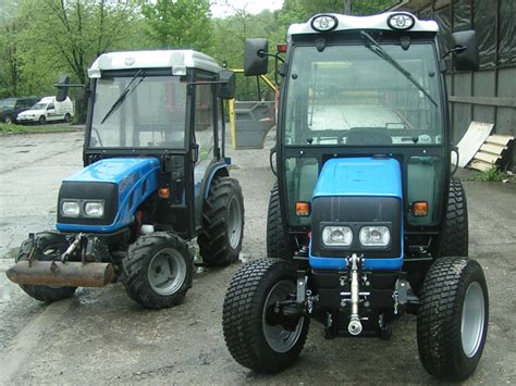 Porównanie kabin ciągnika DT-75 w różnych wersjach