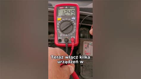 Mierzenie napięcia akumulatora multimetrem