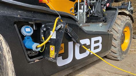 The JCB 525-60E electric telehandler charging