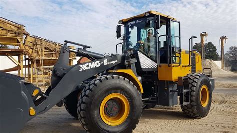 Ładowarka kołowa XCMG ZL30G w akcji