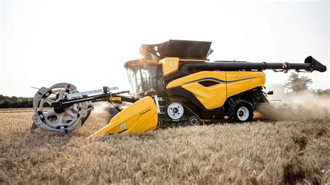 Kombajn New Holland CX 8.70 podczas żniw