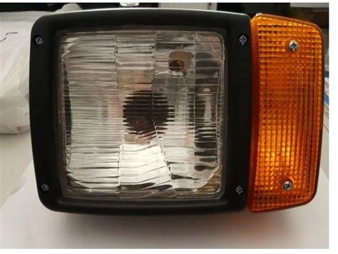 zdjęcie tylnej lampy zespolonej dedykowanej do ładowarki teleskopowej JCB 530