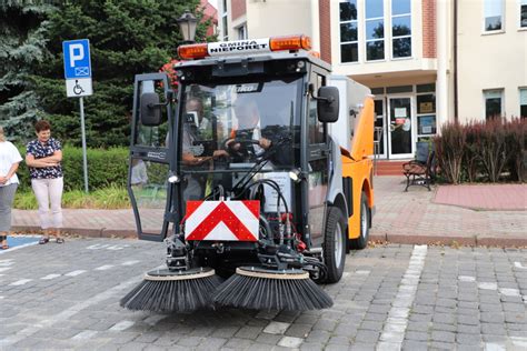Panel sterowania zamiatarki drogowej z przyciskami trybów pracy
