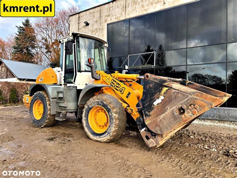 JCB 436 ładowarka kołowa w akcji na placu budowy