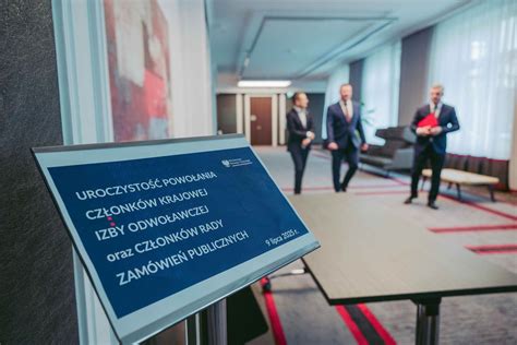 Znak Krajowej Izby Odwoławczej lub symbol prawa