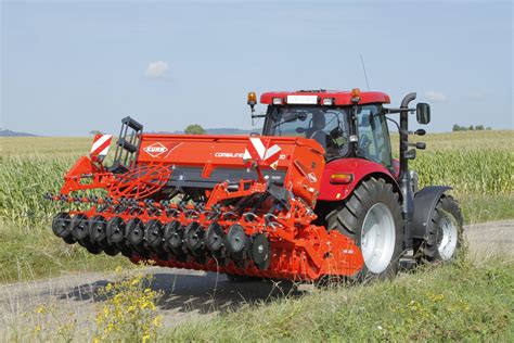 Zestaw Combiliner KUHN HR 304 z siewnikiem Sitera 3000 w akcji na polu