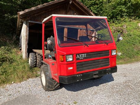 Wnętrze kabiny kierowcy Aebi Transporter MT z cyfrowym wyświetlaczem