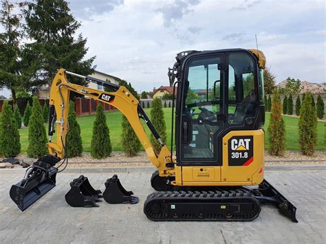 minikoparka Cat 301.8 w terenie