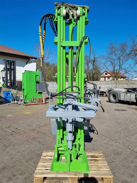 Wiertnica hydrauliczna na placu budowy