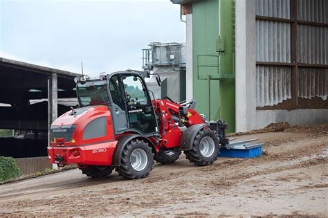 Thematic photo of a Weidemann 916 Grene loader in operation