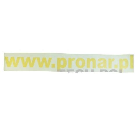 Naklejka z logo Pronar na maszynie rolniczej