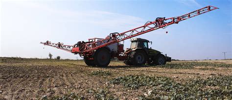 Thematic photo of the Unia EUROPA XL trailed sprayer working in the field