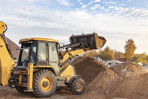 Zdjęcie przedstawiające nowoczesne maszyny budowlane Terex w akcji