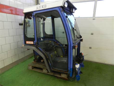 Kabina operatora traktorka Gianni Ferrari PG z ergonomicznym fotelem i kierownicą