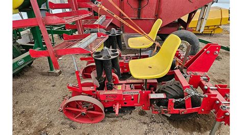 Photo of a PATRYK-2 carousel planter in operation