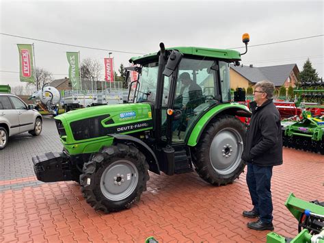 ciągnik rolniczy Deutz-Fahr z silnikiem chłodzonym powietrzem pracujący w trudnych warunkach