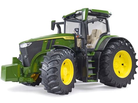 zdjęcie traktora zabawki Lamborghini marki Bruder w skali 1:16