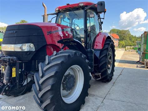 zdjęcie ciągnika rolniczego Case IH Puma 210 pracującego na polu