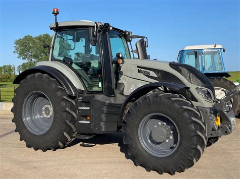 zdjęcie ciągnika Valtra Unlimited Titan Gray