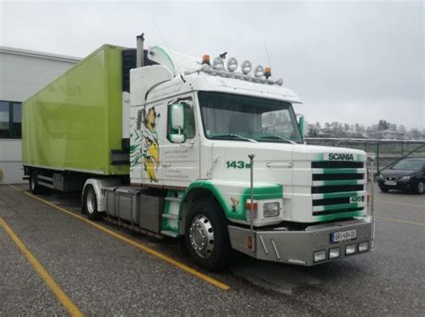 Klasyczna Scania 142 w idealnym stanie, używana przez duńskiego kierowcę