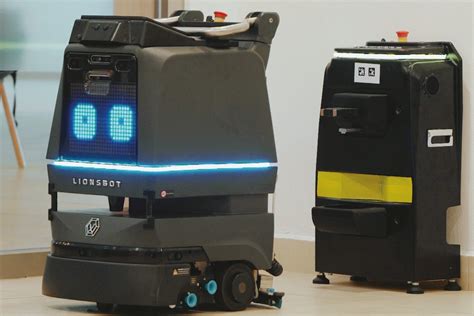 autonomiczny robot Yarbo z różnymi modułami