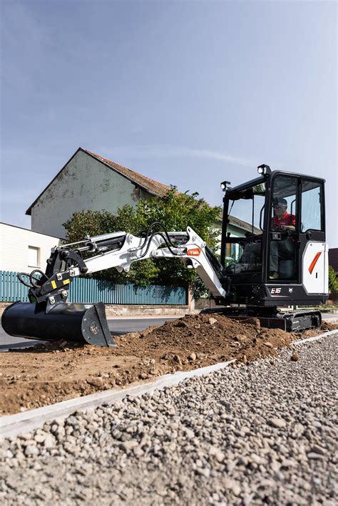 Thematic photo of a Bobcat E16 compact excavator in operation