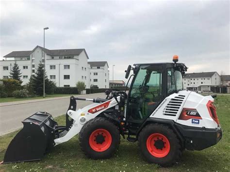 Bobcat S70 (zdjęcie małej ładowarki w środowisku pracy)