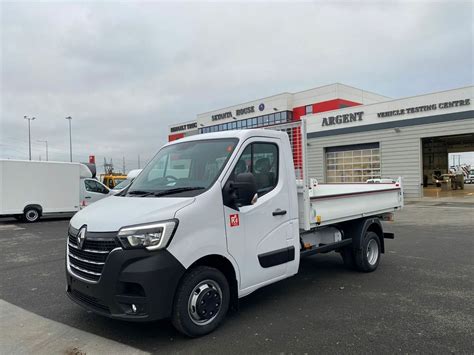 Thematic photo of a Renault Master tipper truck working on a construction site.