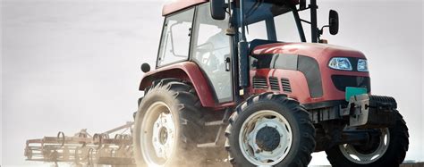 zdjęcie: agregat ścierniskowy w pracy na polu po żniwach