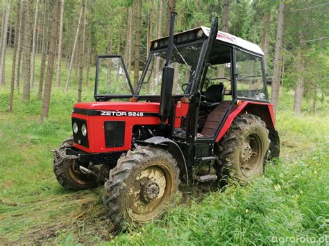 Zetor 5245 w akcji, zdjęcie tematyczne