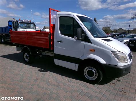 Mercedes-Benz Sprinter wywrotka w akcji na placu budowy