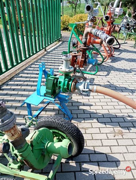 traktor z zamontowaną pompą WOM do nawadniania