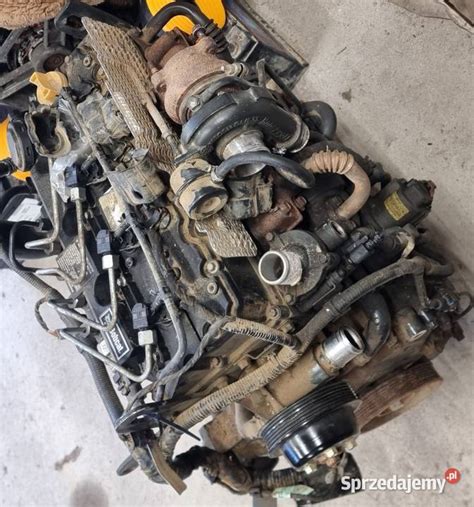Silnik ciężarówki budowlanej z turbosprężarką