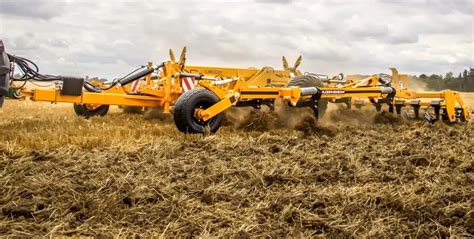 Agregat ścierniskowy Agrisem Agromulch Gold w pracy