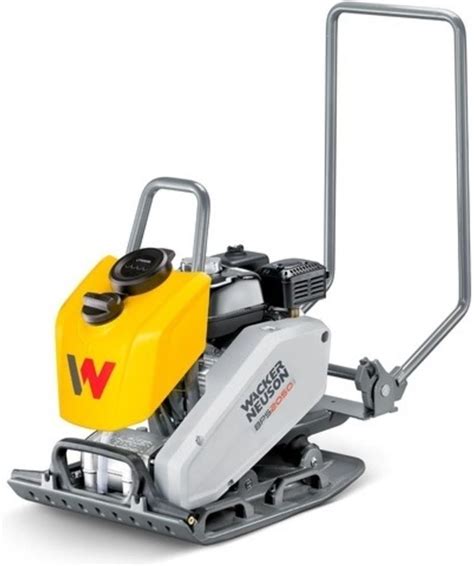 Zagęszczarka jednokierunkowa Wacker Neuson BPS 2050 AW w akcji na placu budowy