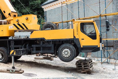 Thematic photo of a truck crane in operation