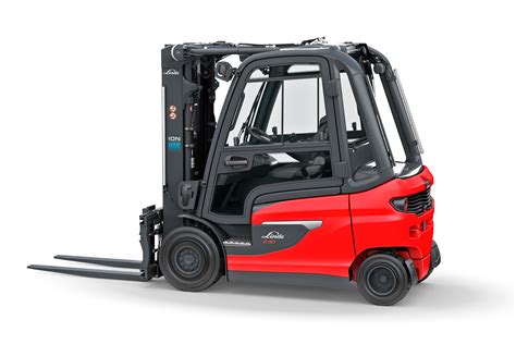Thematic photo of Linde E20 electric forklift working in a warehouse