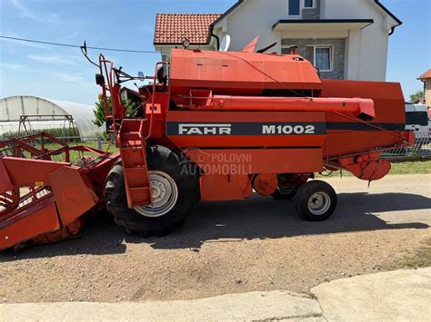 Schematyczny widok kombajnu zbożowego Fahr M 1002