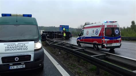 Zdjęcie służb ratunkowych na miejscu wypadku