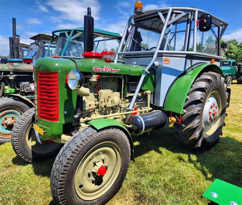 zdjęcie ciągnika Zetor 50 Super po konserwacji