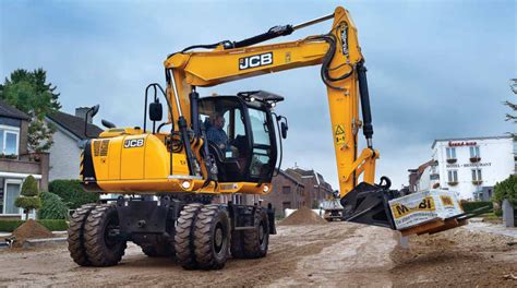 Thematic photo of a JCB wheeled excavator at work