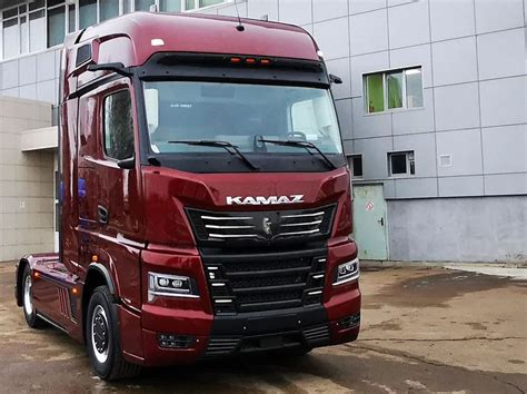 Nowy model ciężarówki Kamaz 54901, widok zewnętrzny